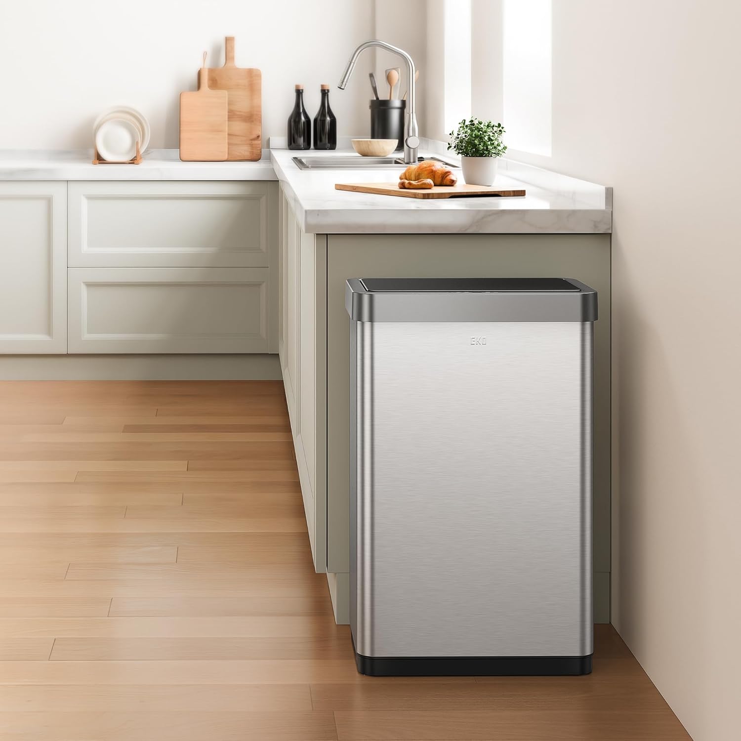 Poubelles automatiques de cuisine - notre guide des modèles pratiques et hygiéniques